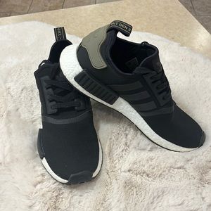 Adidas MIT Den 3 Streifen Men’s 10.5 EUC